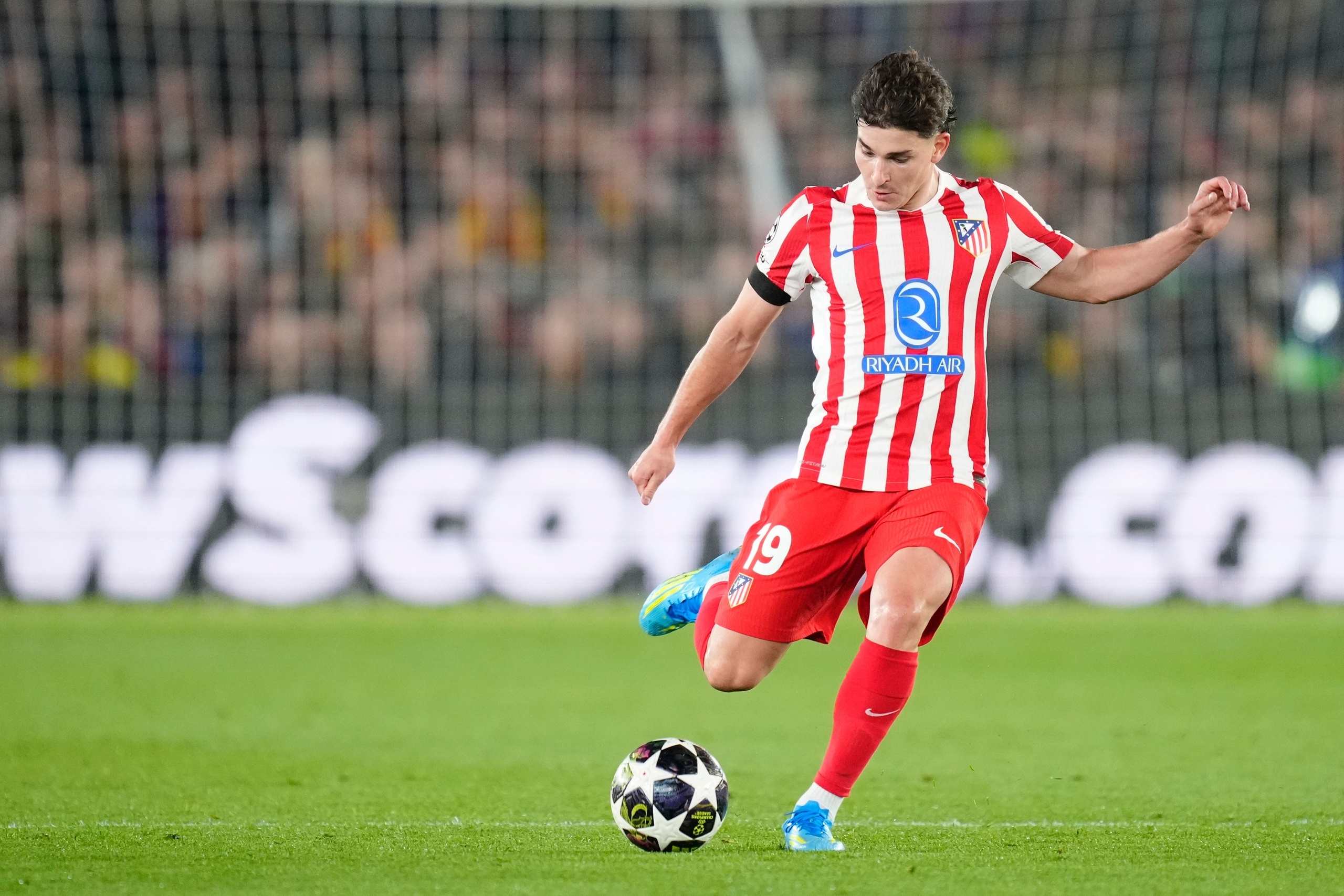 六台记者：阿尔特塔、恩里克、弗里克半年内先后致电阿尔瓦雷斯