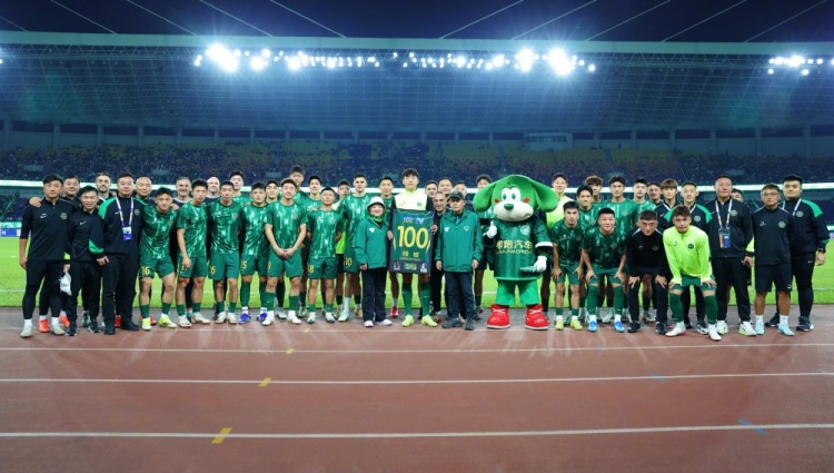 浙江2-1逆转新鹏城止5轮不胜 张佳祺赛前获百场纪念