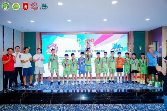 周穗安：未来将铺设更多微型足球场，让青少年“下楼即踢球”
