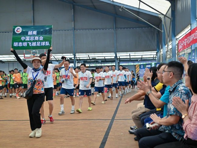 第五届一带一路华人华商足球邀请赛雅加达落幕 柬埔寨金边龙之队夺冠