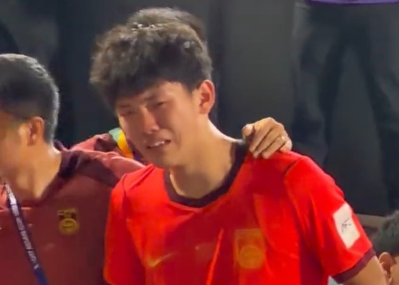 U17亚洲杯决赛：国少让三追二2-3惜败日本，赵松源谢晋赛后泪崩