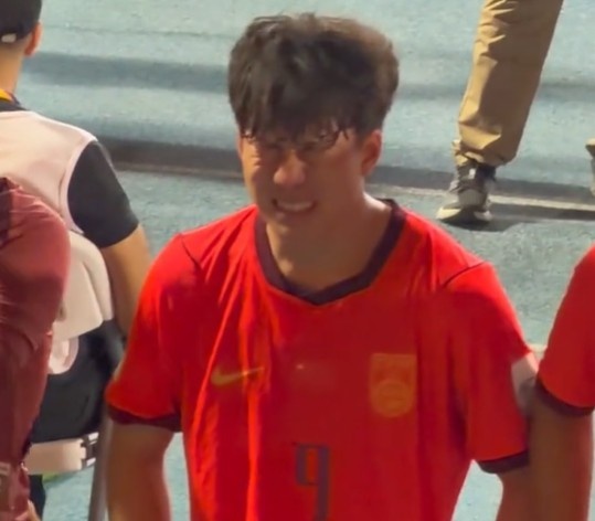 U17亚洲杯决赛：国少让三追二2-3惜败日本，赵松源谢晋赛后泪崩