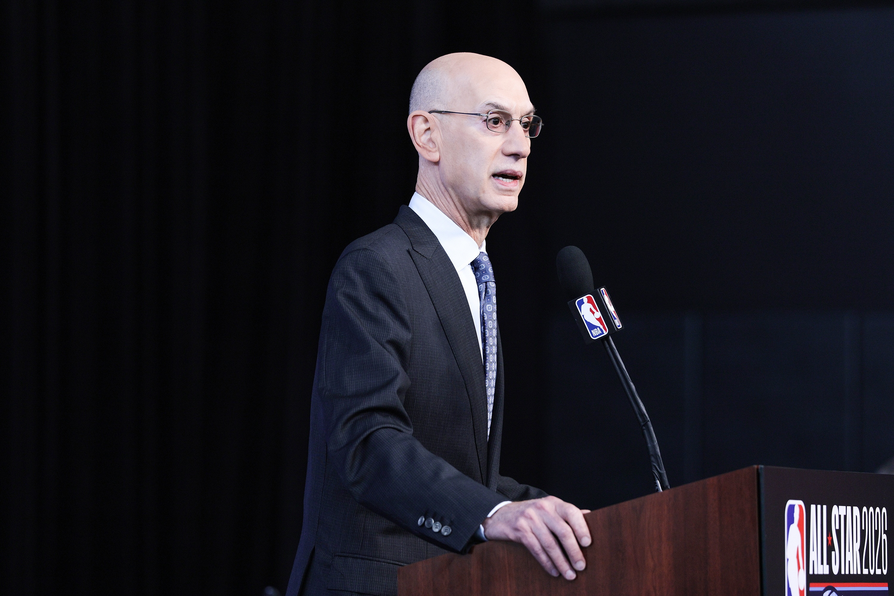 萧华曝NBA将引入AI鹰眼系统:自动判定出界回场,裁判专注主观犯规