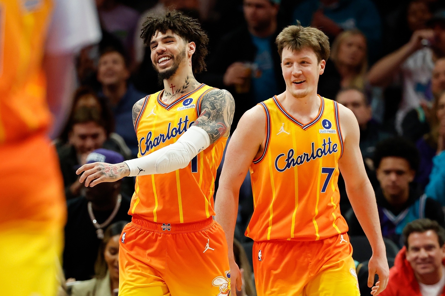 太阳vs黄蜂、森林狼vs活塞、湖人vs雷霆、骑士vs勇士、鹈鹕vs开拓者、马刺vs快船比分预测与盘口分析