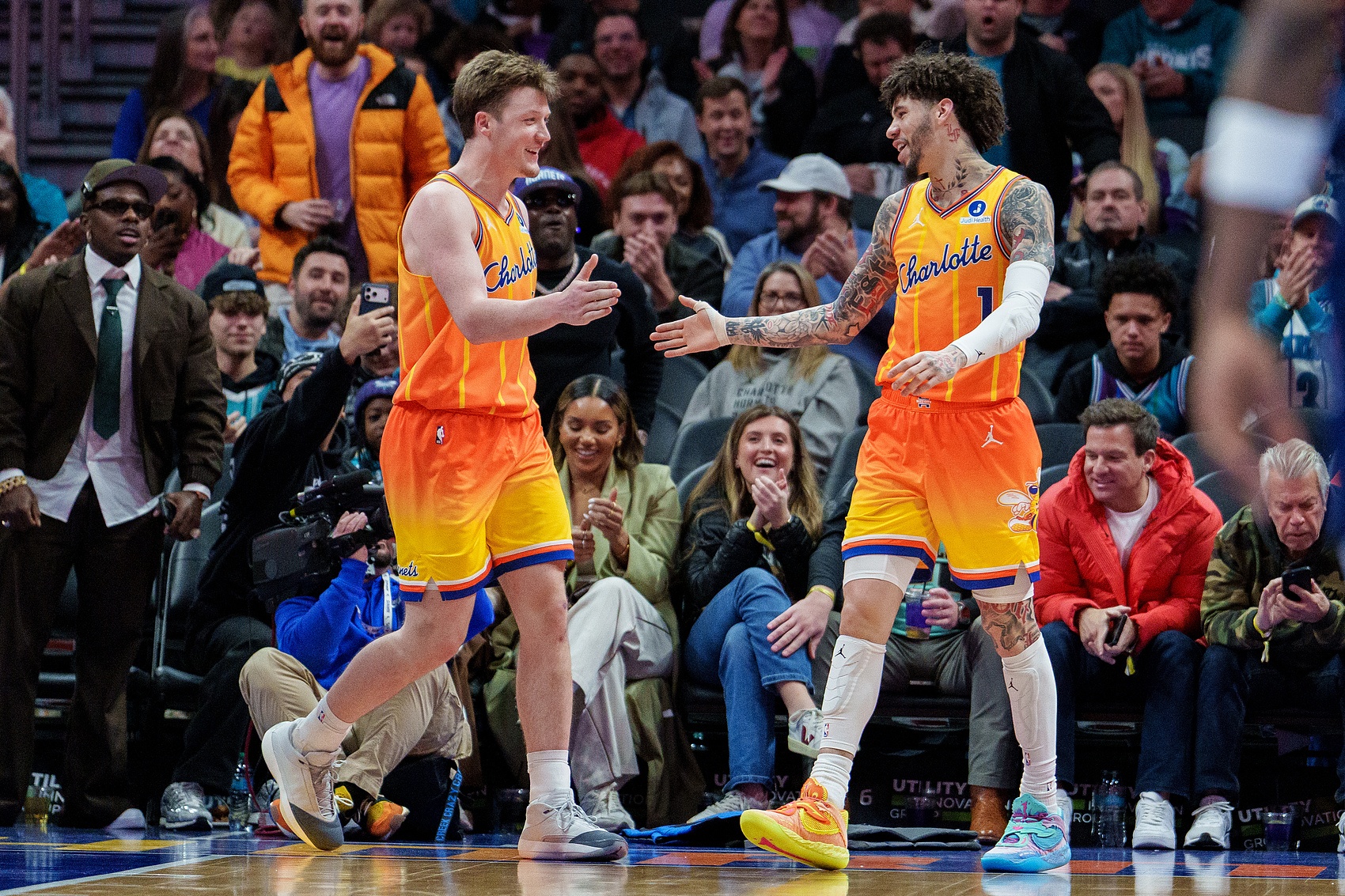 NBA赛事预测:步行者vs黄蜂、老鹰vs篮网、公牛vs尼克斯、爵士vs火箭、猛龙vs灰熊、凯尔特人vs雄鹿、魔术vs独行侠、鹈鹕vs国王比分与盘口分析 NBA赛事预测:步行者vs黄蜂、老鹰vs篮网、公牛vs尼克斯、爵士vs火箭、猛龙vs灰熊、凯尔特人vs雄鹿、魔术vs独行侠、鹈鹕vs国王比分与盘口分析